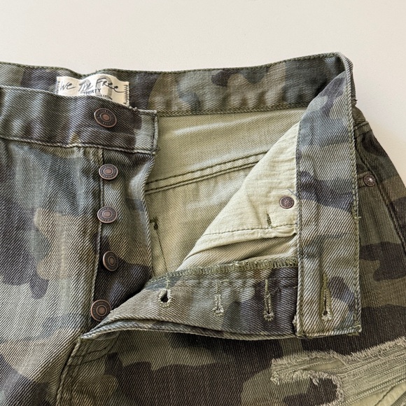 We The Free Free People Camo Distressed Jean Shorts | Size 30 - Picture 7 of 11